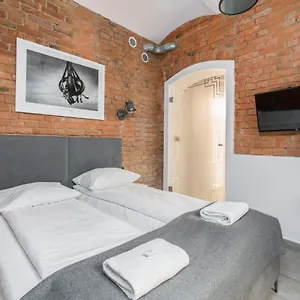 Underground Level Strzałowa By Renters Poznań